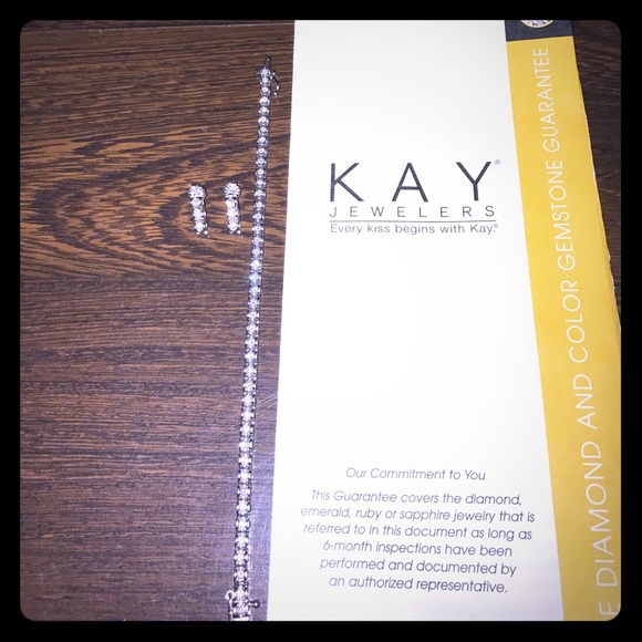 Diamond tennis bracelet and earrings - Picture 1 of 6